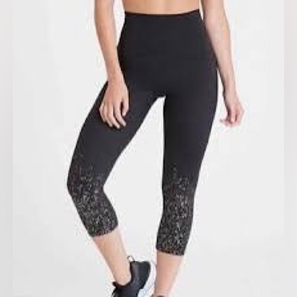 SPANX Booty Boost Active Cropped Black Confetti Legging- M - Picture 1 of 7